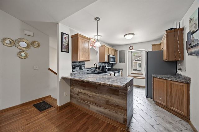 1050 Twilight Dr, North Liberty, IA 52317