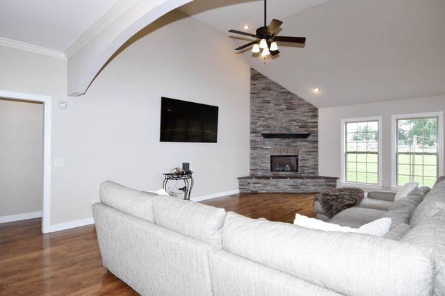 530 Thompson Ln, Portland, TN 37148