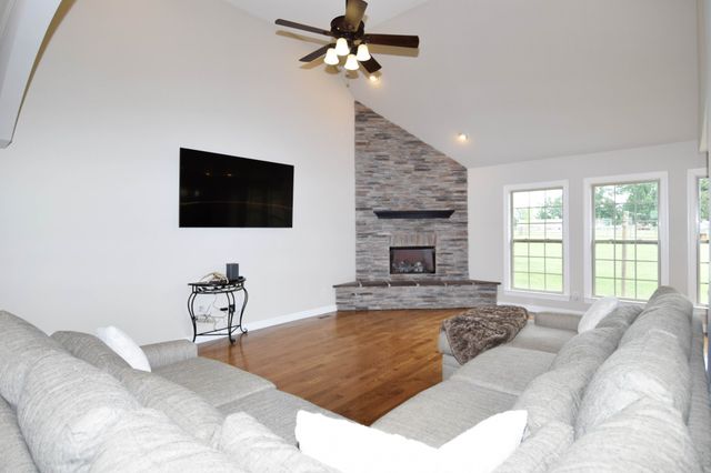 530 Thompson Ln, Portland, TN 37148