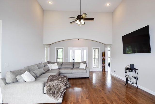 530 Thompson Ln, Portland, TN 37148