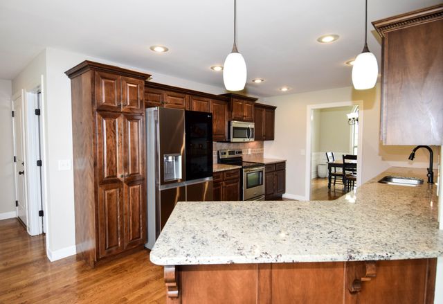 530 Thompson Ln, Portland, TN 37148