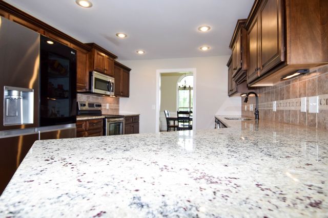 530 Thompson Ln, Portland, TN 37148