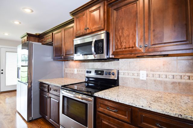 530 Thompson Ln, Portland, TN 37148