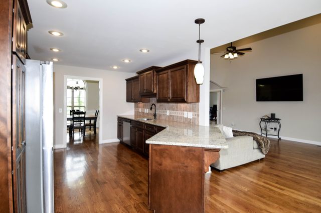 530 Thompson Ln, Portland, TN 37148