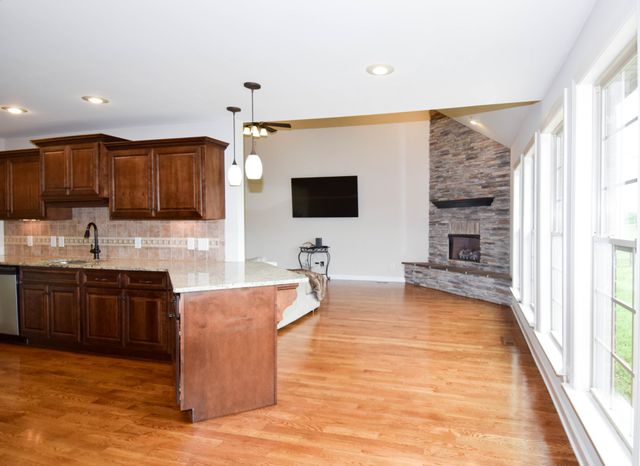 530 Thompson Ln, Portland, TN 37148