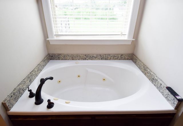 530 Thompson Ln, Portland, TN 37148