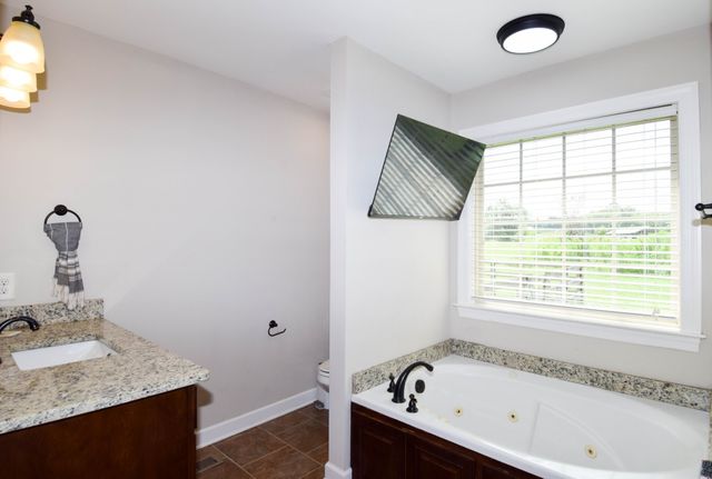 530 Thompson Ln, Portland, TN 37148