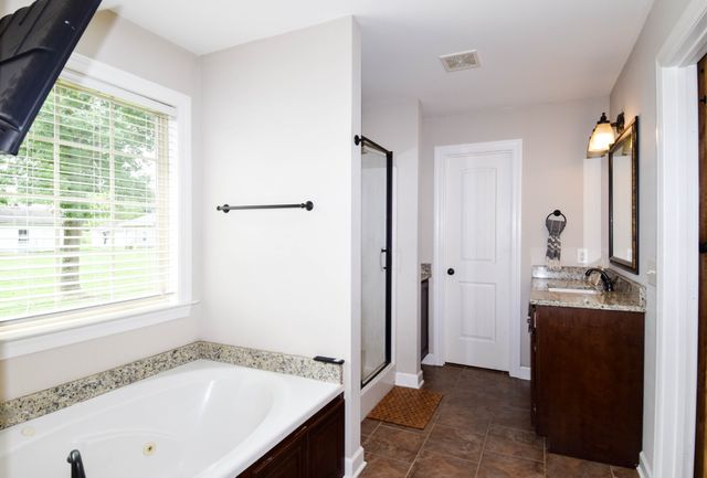 530 Thompson Ln, Portland, TN 37148
