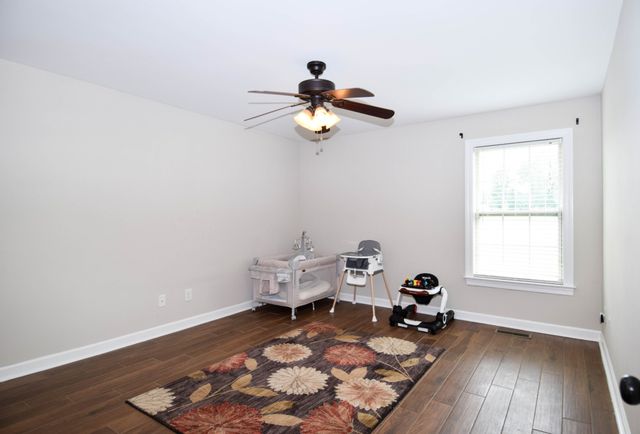 530 Thompson Ln, Portland, TN 37148