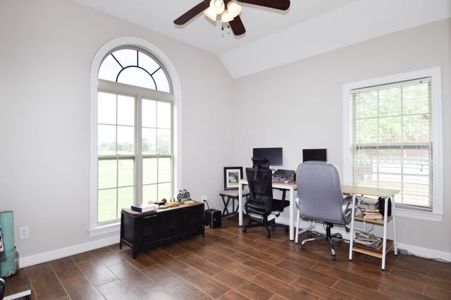 530 Thompson Ln, Portland, TN 37148