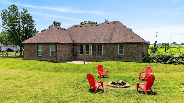 530 Thompson Ln, Portland, TN 37148