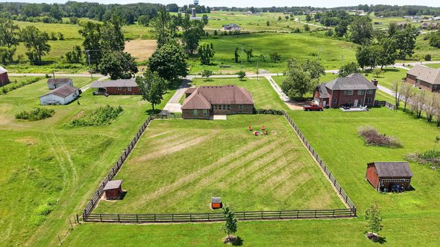 530 Thompson Ln, Portland, TN 37148