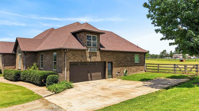 530 Thompson Ln, Portland, TN 37148
