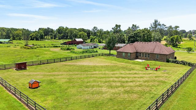 530 Thompson Ln, Portland, TN 37148