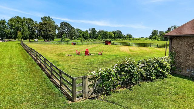 530 Thompson Ln, Portland, TN 37148