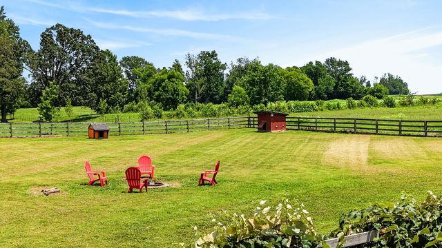 530 Thompson Ln, Portland, TN 37148