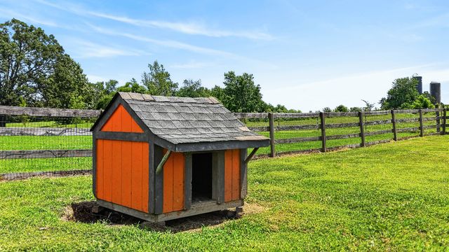 530 Thompson Ln, Portland, TN 37148