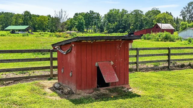 530 Thompson Ln, Portland, TN 37148