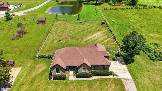 530 Thompson Ln, Portland, TN 37148