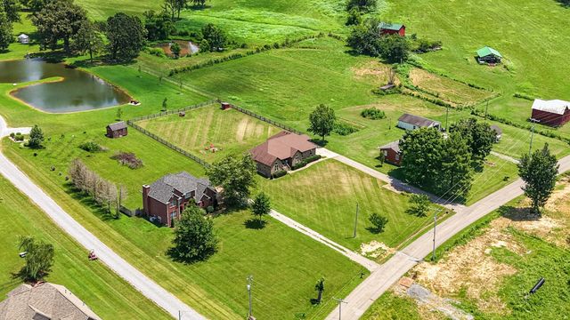 530 Thompson Ln, Portland, TN 37148