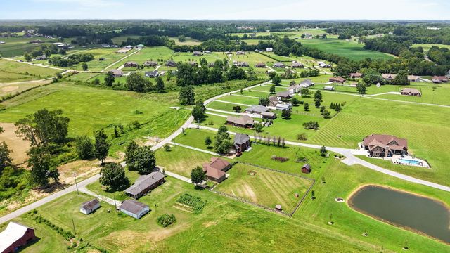 530 Thompson Ln, Portland, TN 37148