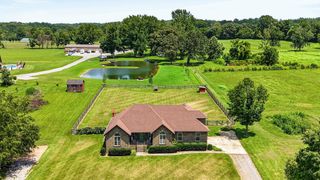 530 Thompson Ln, Portland, TN 37148