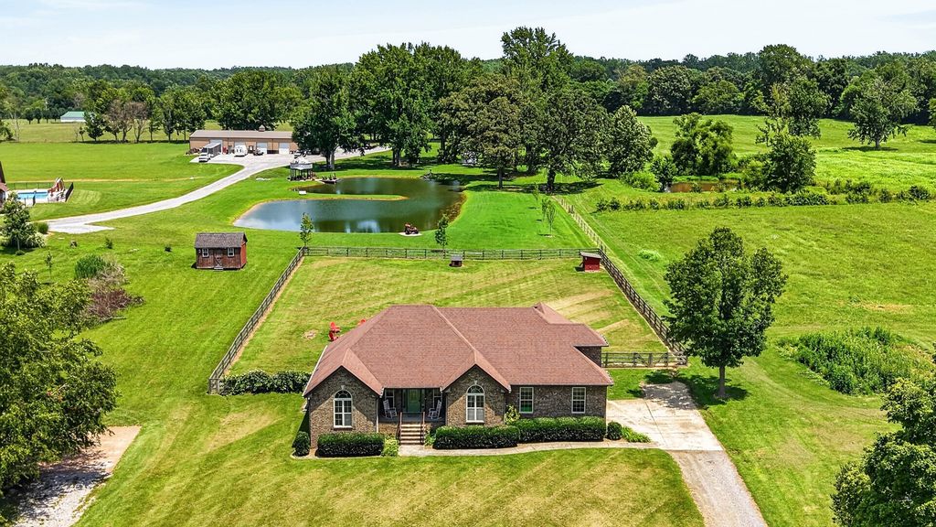 530 Thompson Ln, Portland, TN 37148