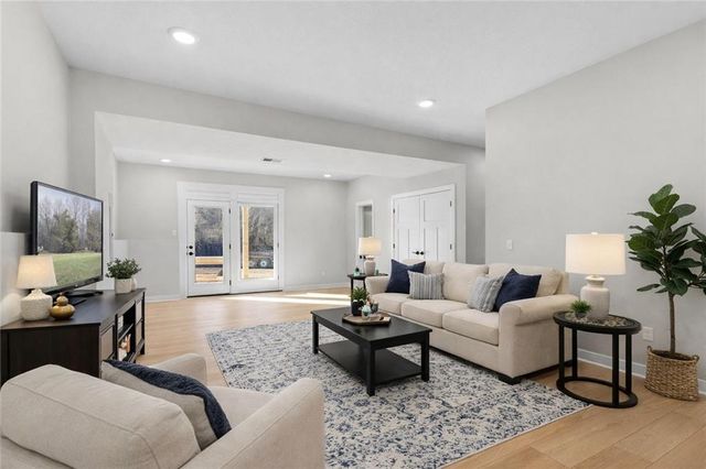 541 Oregon Street, Leavenworth, KS 66048