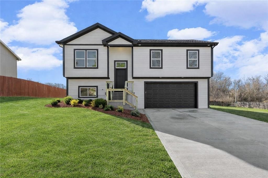 541 Oregon Street, Leavenworth, KS 66048