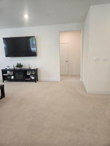 5907 Bonneville, Sacramento, CA 95835
