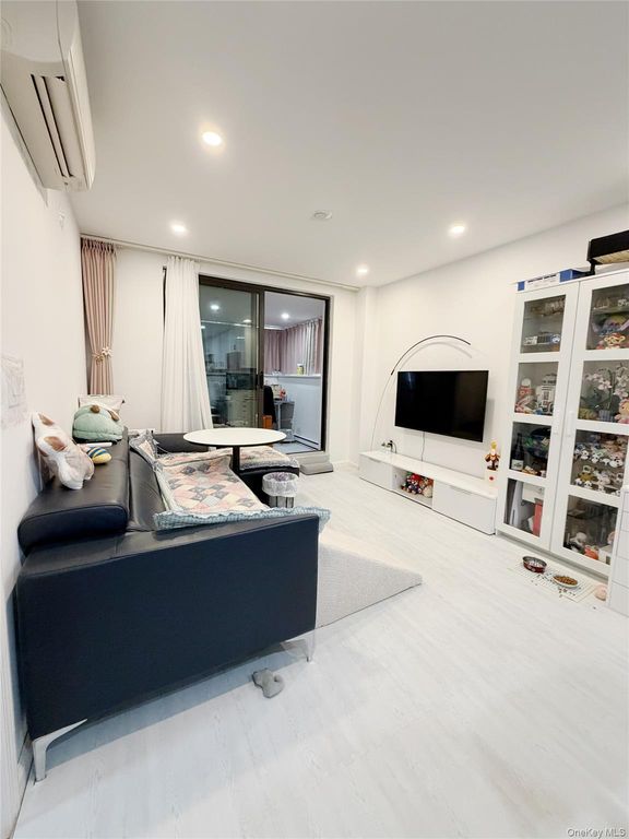 14610 35th Avenue 2D, Flushing, NY 11354 — photo 2
