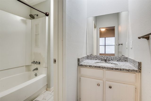 2728 Reagan Street 202, Dallas, TX 75219