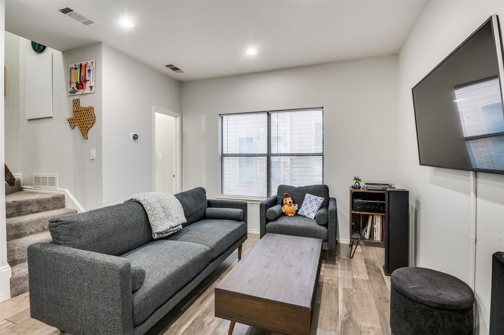 2728 Reagan Street 202, Dallas, TX 75219