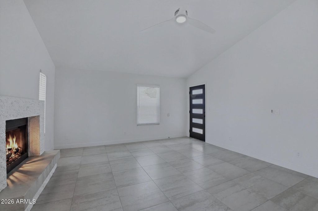 Image 10 of property listing at 2136 W IRONWOOD Drive, Chandler, AZ 85224