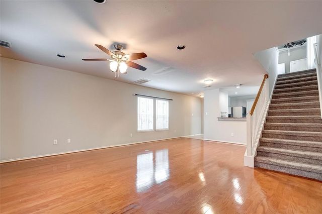 1718 Redwing Cove Drive, Houston, TX 77009