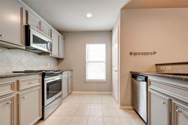 1718 Redwing Cove Drive, Houston, TX 77009