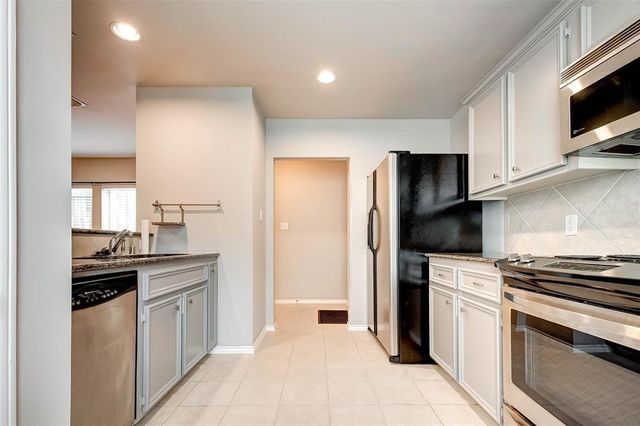 1718 Redwing Cove Drive, Houston, TX 77009