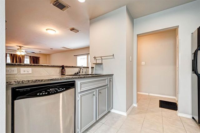 1718 Redwing Cove Drive, Houston, TX 77009