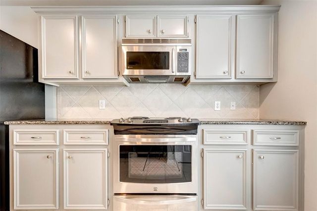 1718 Redwing Cove Drive, Houston, TX 77009