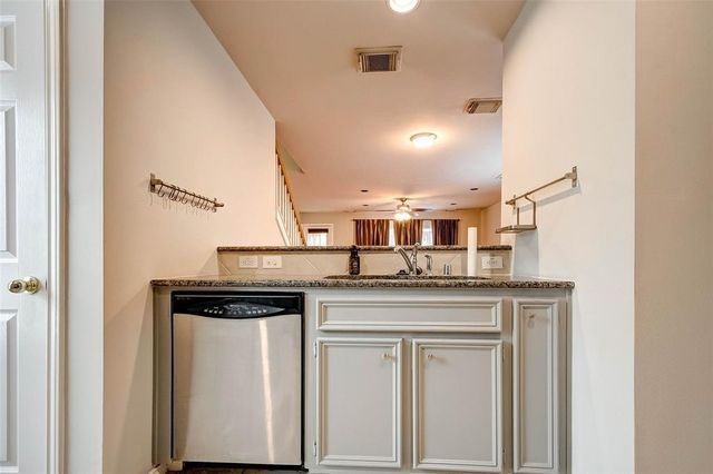 1718 Redwing Cove Drive, Houston, TX 77009