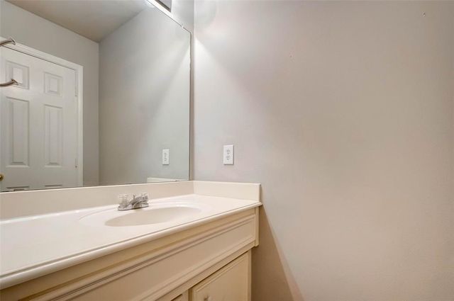 1718 Redwing Cove Drive, Houston, TX 77009