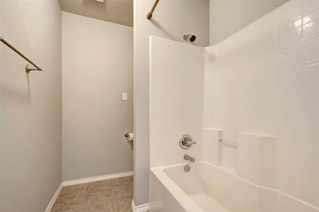 1718 Redwing Cove Drive, Houston, TX 77009