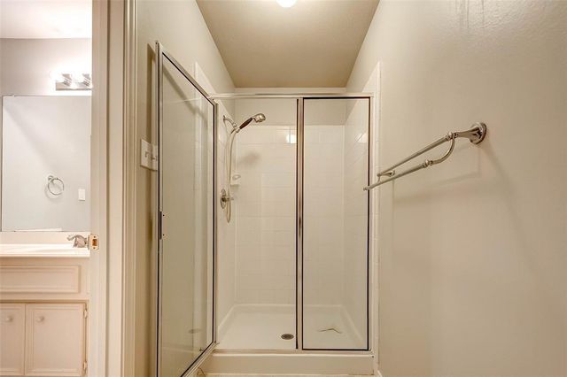 1718 Redwing Cove Drive, Houston, TX 77009