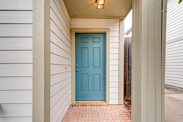 1718 Redwing Cove Drive, Houston, TX 77009