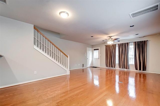 1718 Redwing Cove Drive, Houston, TX 77009