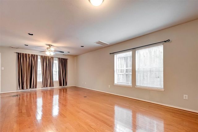 1718 Redwing Cove Drive, Houston, TX 77009