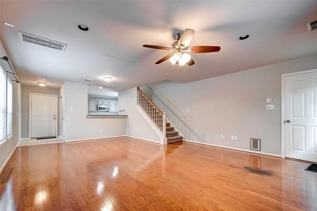 1718 Redwing Cove Drive, Houston, TX 77009