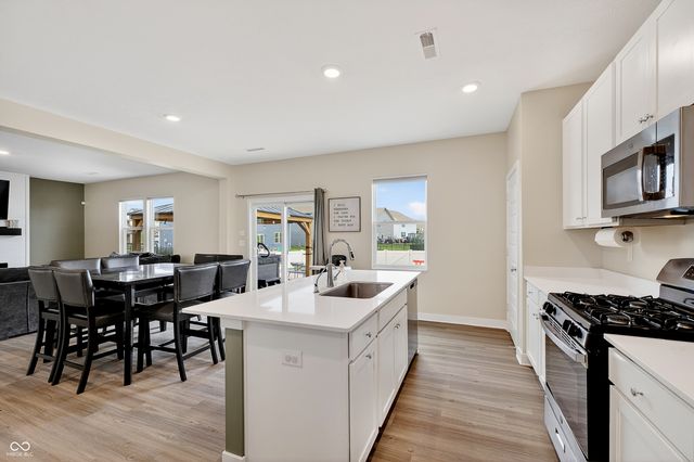 2321 S Bingham Place, New Palestine, IN 46163