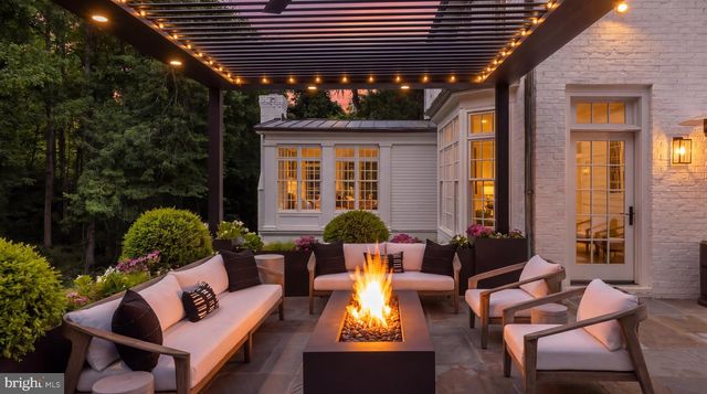 8611 COUNTRY CLUB DR, Bethesda, MD 20817