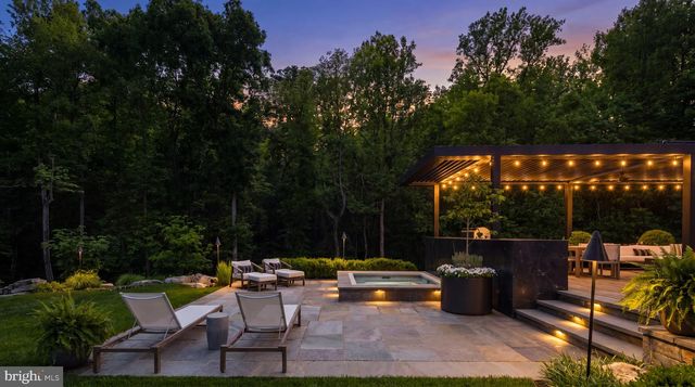 8611 COUNTRY CLUB DR, Bethesda, MD 20817